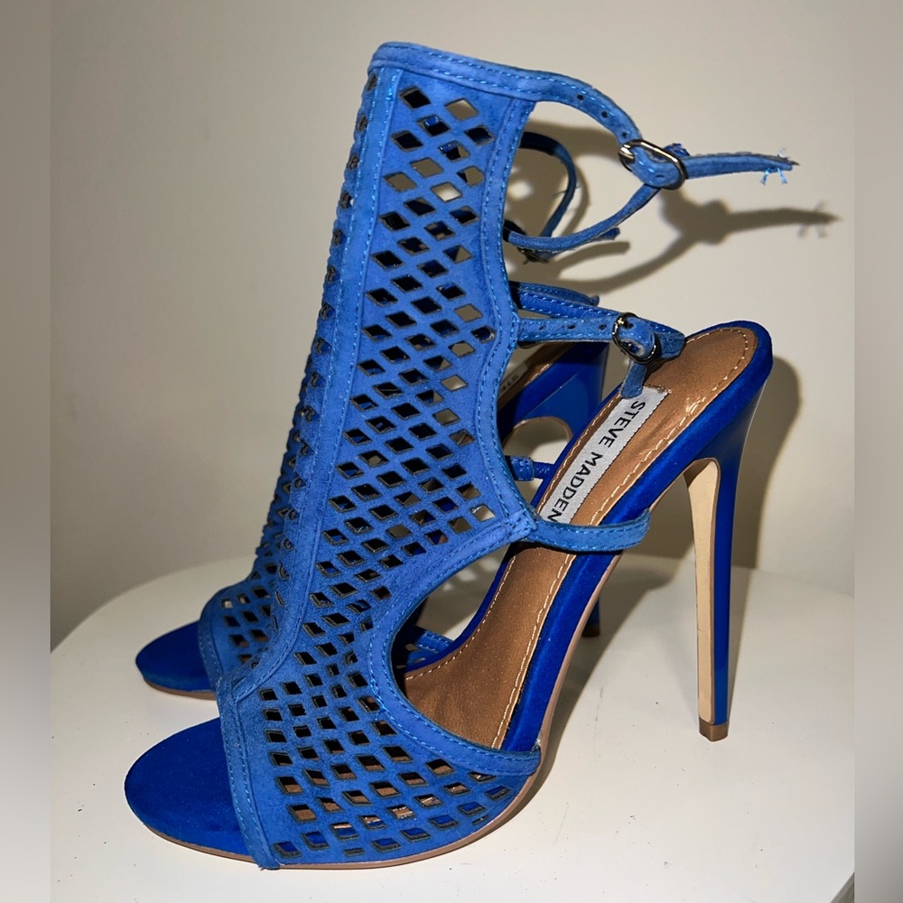 Steve Madden Blue Strappy Stilettos Heel 6” Heel, size 6, inside pealing